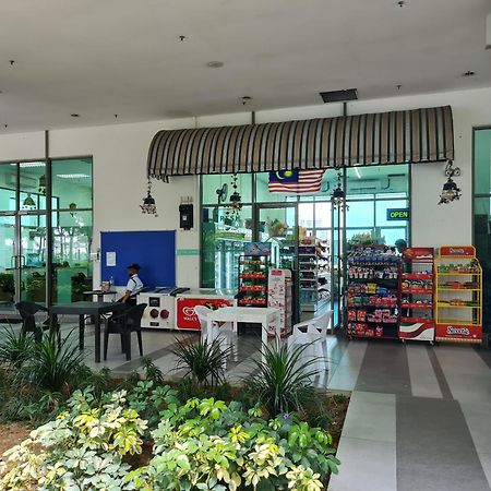 Apartamento Hideaway At Cybersquare Cyberjaya Exterior foto